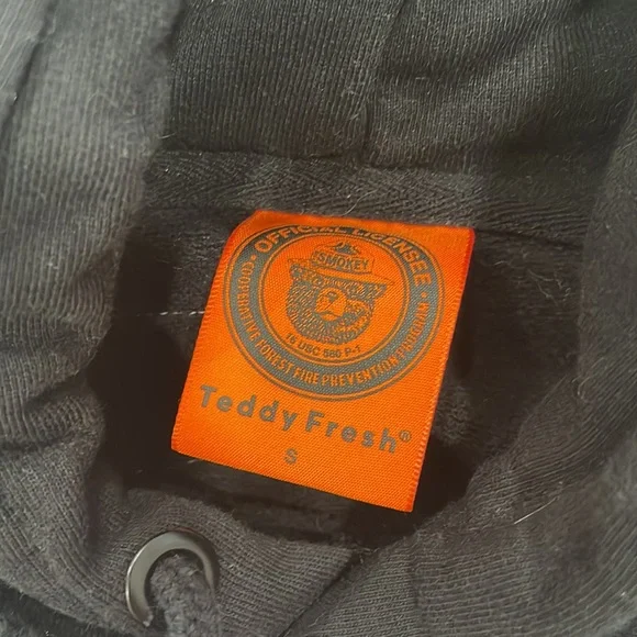Teddy fresh Smokey the bear hoodie - Picture 3 of 4
